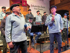 Die – gar nicht so alten – Oldtimer bestechen durch 
musikalisches Können und Kreativität.